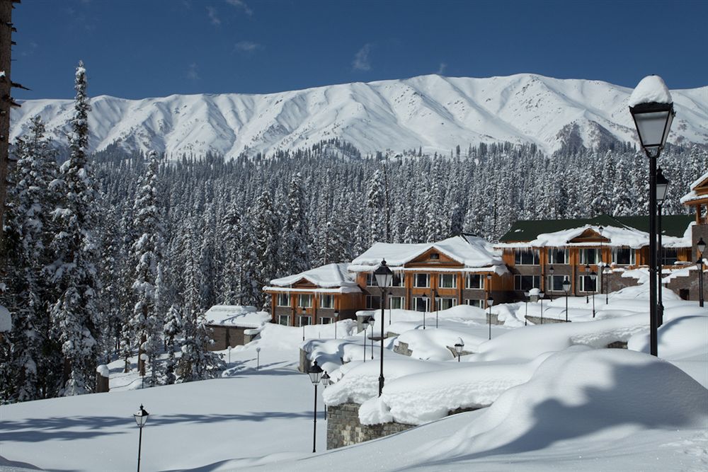A Couples’ paradise: 7 enticing Romantic Spa Getaways The Khyber Himalayan Resort and Spa, Gulmarg (Kashmir)