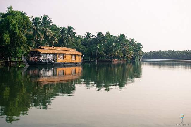 Valiyaparamba - Kerala Backwaters and House boat
