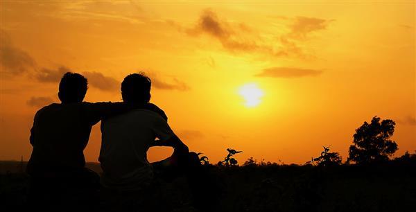 Friends at sunset, Travelling