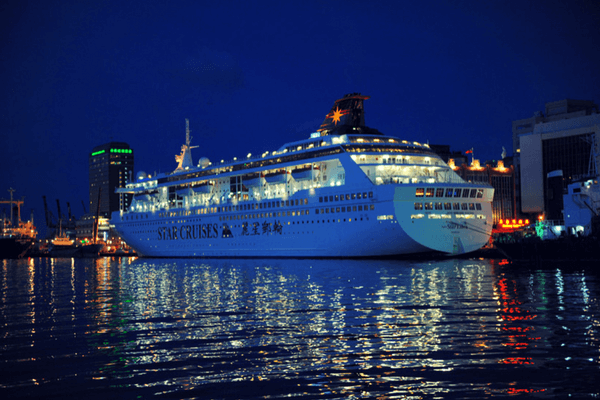 Cruise on Royal Albatross