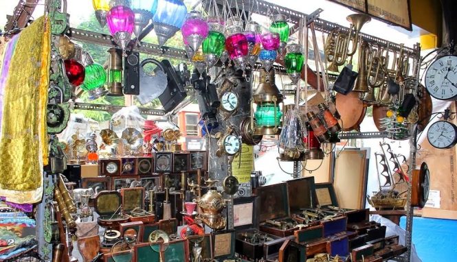 Lamps-at-Chor-Bazaar-Mumbai - 11 Best Places to visit in Mumbai