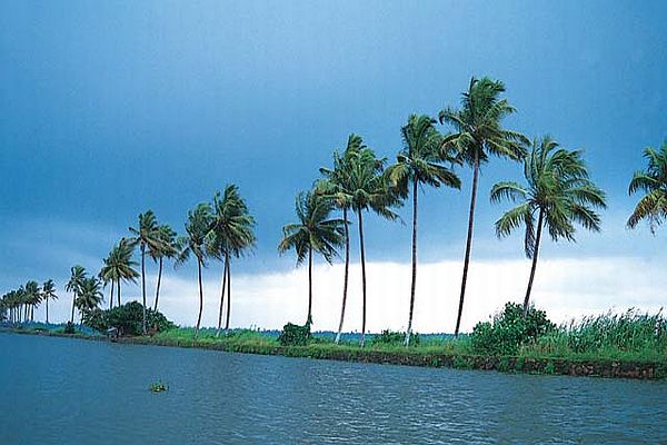 Vembanad Lake-places to visit in Alleppey Vembanad Lake-places to visit in Alleppey