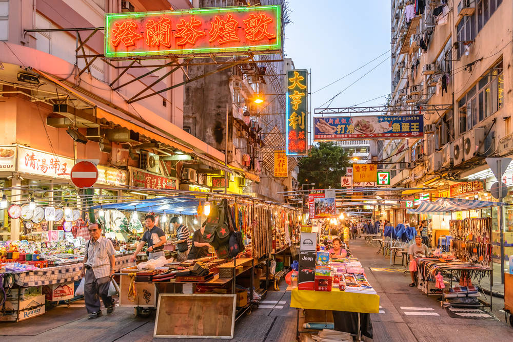 Temple Street Night Markets -Shopping in Hong Kong