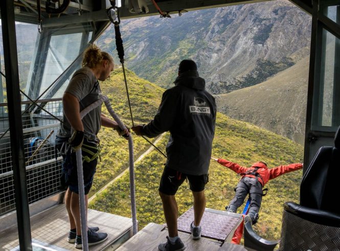 Bungee jumping - 12 Most Exciting Things to do in New Zealand