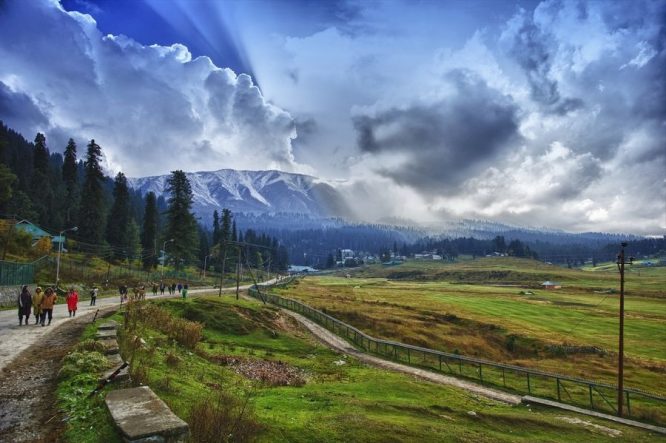 Kashmir- Best Hill Stations in India for Honeymoon