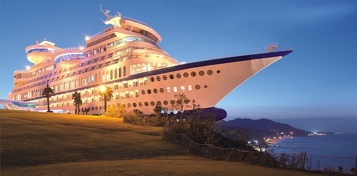 Sun Cruise Resort and Yacht