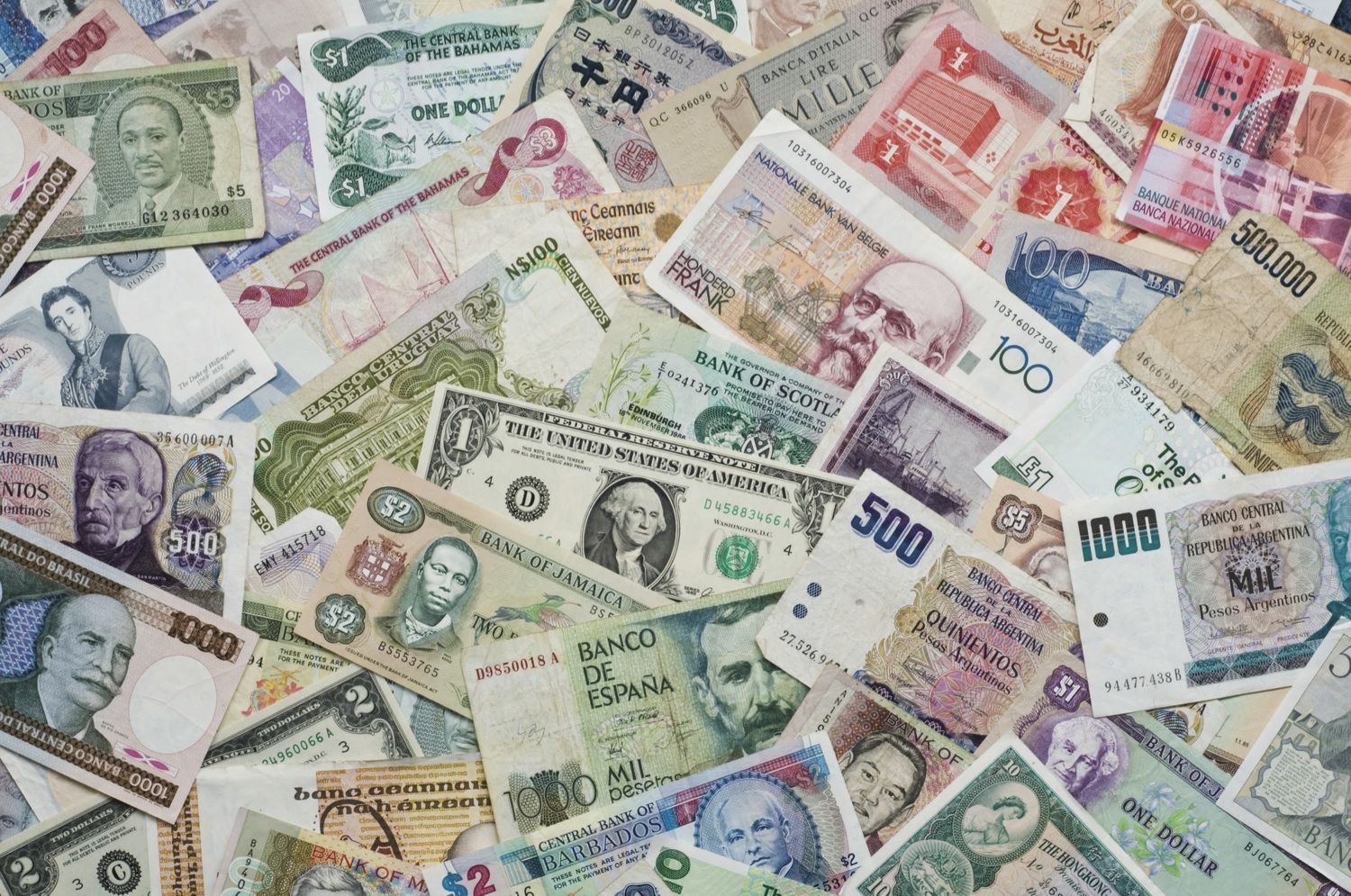 Рубли в разных странах. Деньги разные. Иностранная валюта. Деньги доллары. Разные купюры.