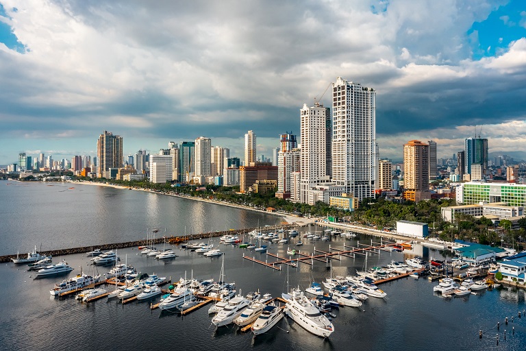 Top Manila Attractions That Blend Heritage Streets with Relaxed Beach Vibes